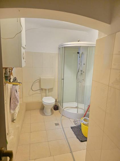 Apartament cu 3 camere decomandat în P-ța Universității