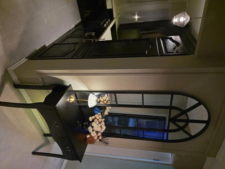 Apartament cu 3 camere semidecomandat, mobilat în Cetății