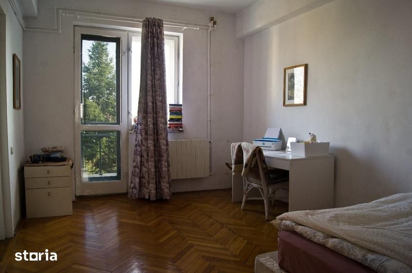 Casă cu 8 camere cu Teren 2651 Mp în Gruiu