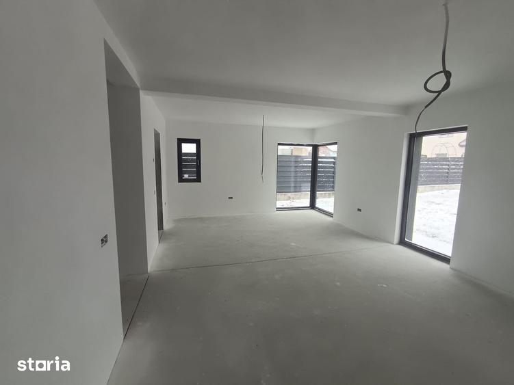 Casă cu 5 camere cu Teren 350 Mp în Șura Mică