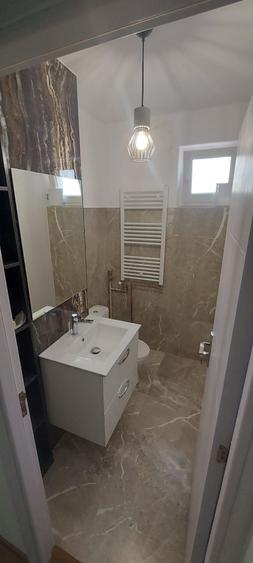 Apartament cu 3 camere decomandat în Exterior Vest