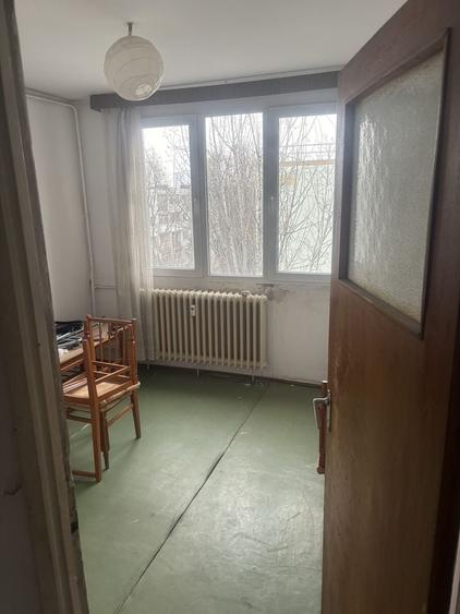 Apartament cu 3 camere decomandat în Valea Ialomiței