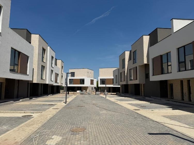 Casă individuală cu 5 camere cu Canalizare în Central