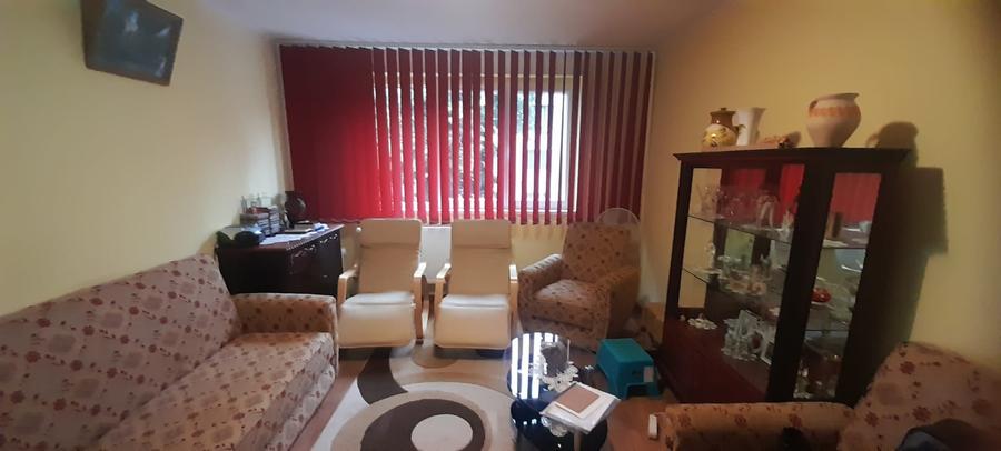 Apartament cu 3 camere semidecomandat în 1 Decembrie 1918