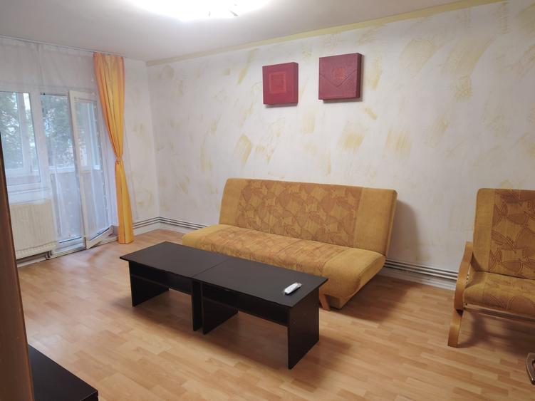 Apartament cu 3 camere decomandat în Bucovina