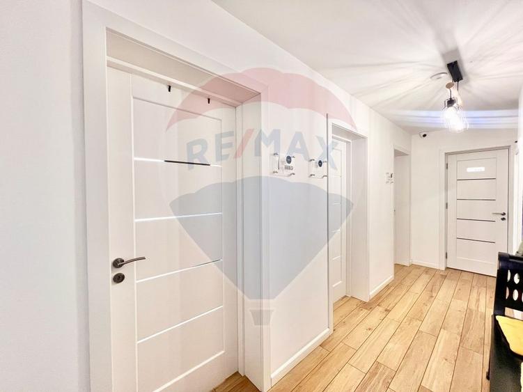 Casă cu 12 camere cu Teren 247 Mp în Decebal