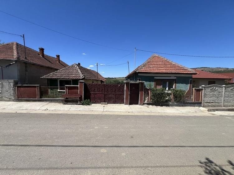 Casă cu 4 camere în Betfia