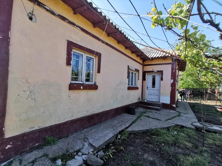 Casă cu 4 camere cu Teren 2088 Mp în Topraisar