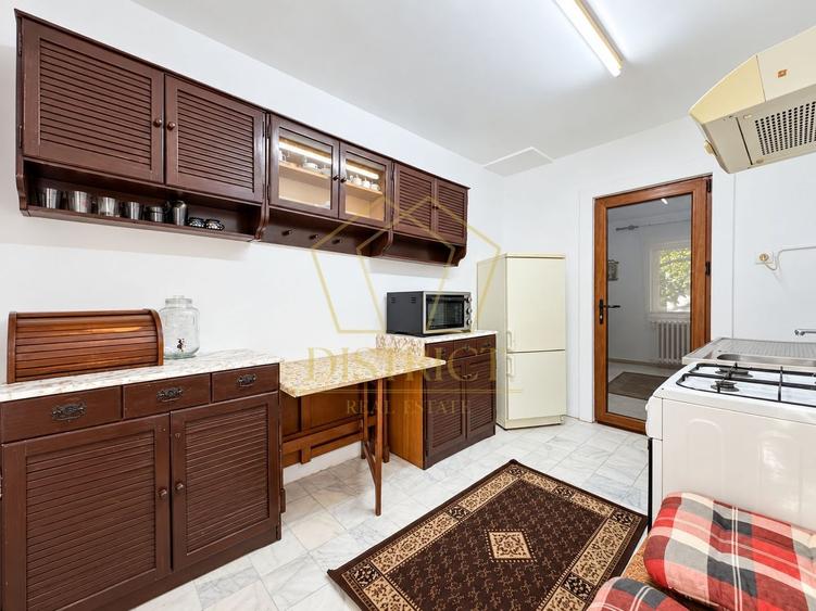 Apartament cu 3 camere decomandat, mobilat în Girocului