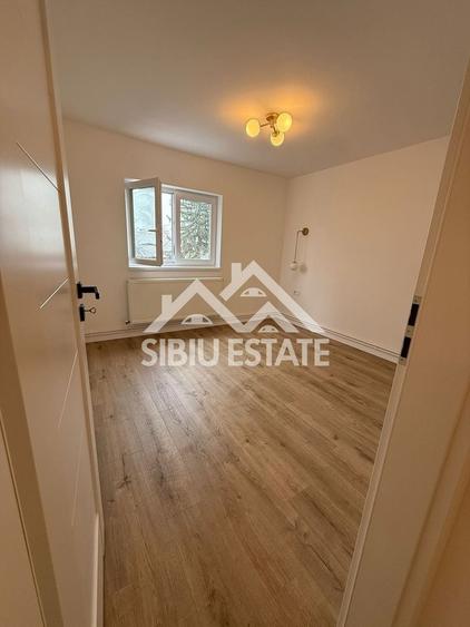 Apartament cu 3 camere decomandat în Ștrand