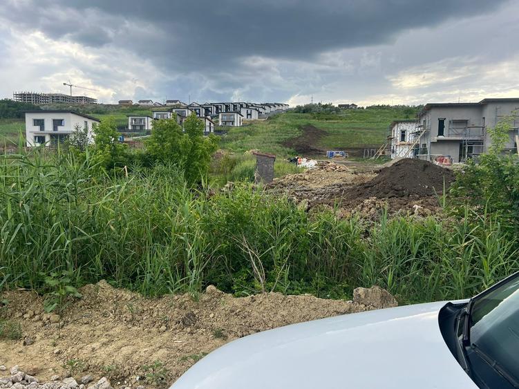Teren agricol intravilan de 5500 mp, în Valea Lupului