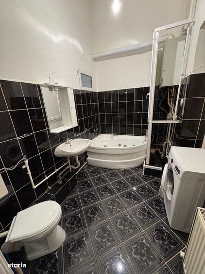 Apartament cu 3 camere semidecomandat în P-ța Unirii