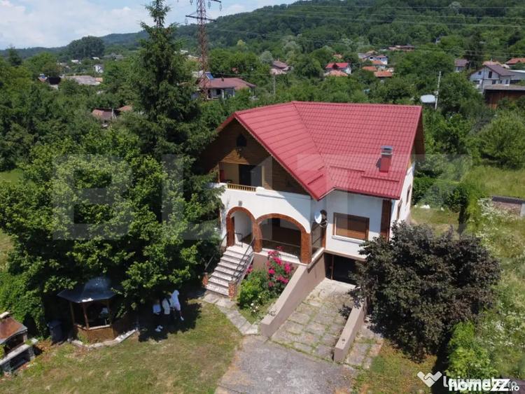 Casă cu 6 camere cu Teren 1108 Mp în Central