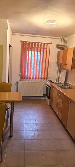 Apartament cu 3 camere decomandat în Torontalului