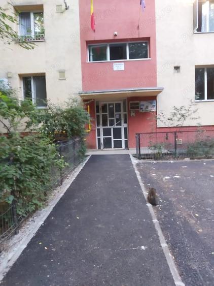 Apartament cu 4 camere decomandat în Berceni