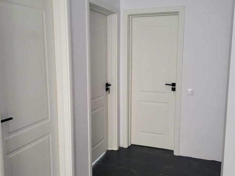 Apartament cu 3 camere decomandat în Exterior Vest