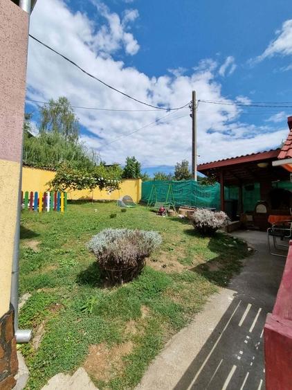 Casă cu 3 camere în Vlădesti