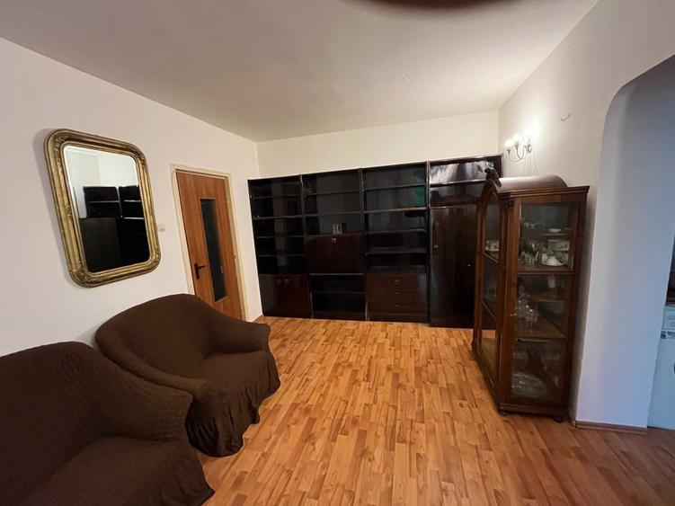 Apartament cu 2 camere semidecomandat în Pajura