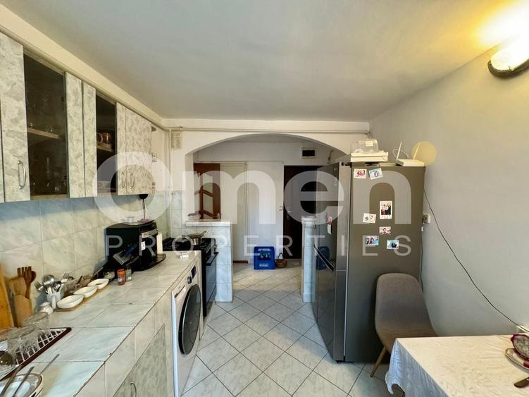 Apartament cu 3 camere semidecomandat, mobilat în Săsar