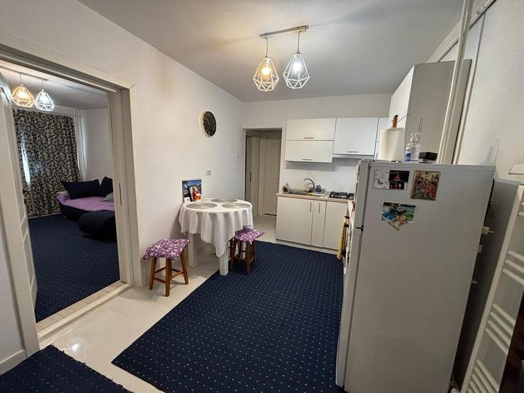Apartament cu 2 camere decomandat, mobilat în Traian
