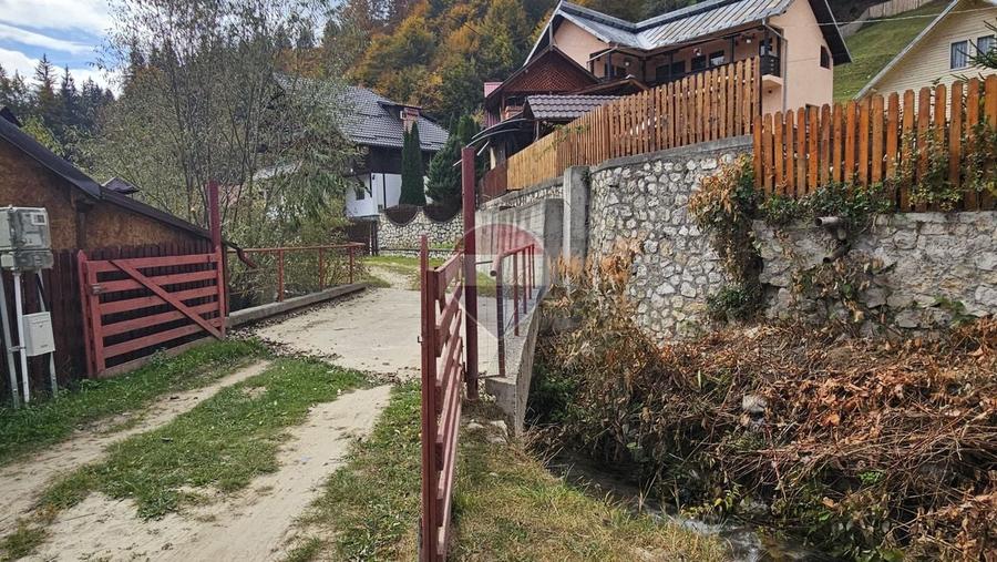Casă individuală cu 10 camere cu Teren 1055 Mp în Dâmbovicioara