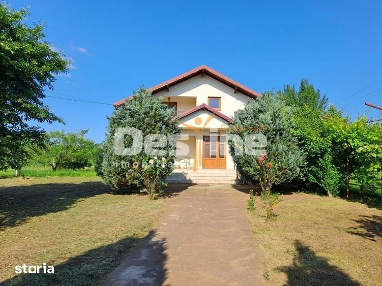 Casă cu 6 camere cu Teren 2756 Mp în Central