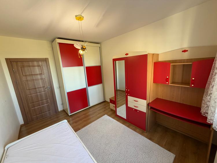 Apartament cu 3 camere decomandat în Berceni