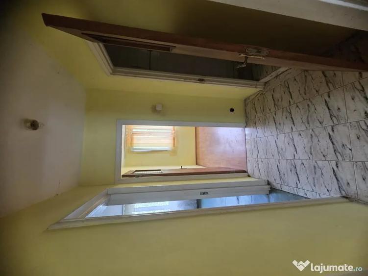 Apartament cu 3 camere semidecomandat în 1 Decembrie 1918