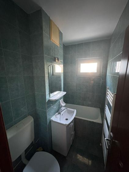 Apartament cu 3 camere semidecomandat în Alexandru cel Bun