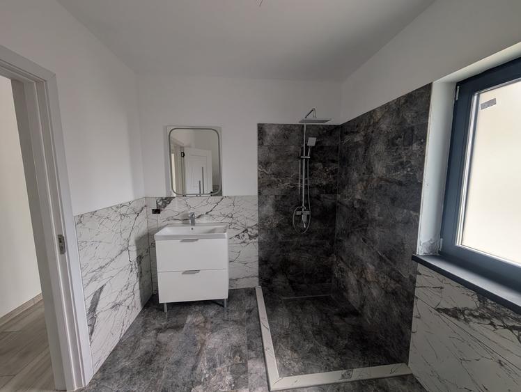 Casă individuală cu 3 camere cu Teren 400 Mp în Exterior Est