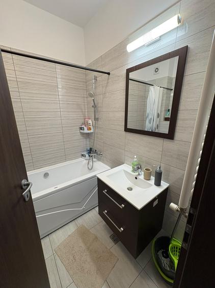 Apartament cu 2 camere decomandat în Drumul Taberei