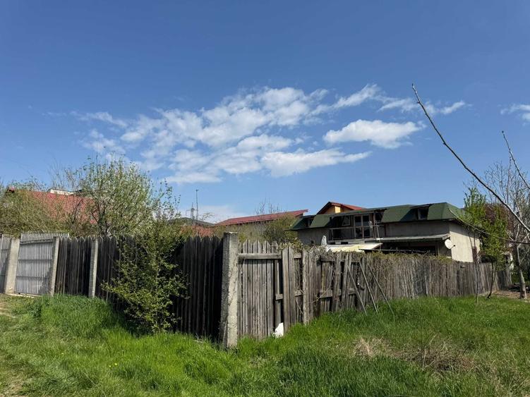 Casă cu 4 camere în Dobroești