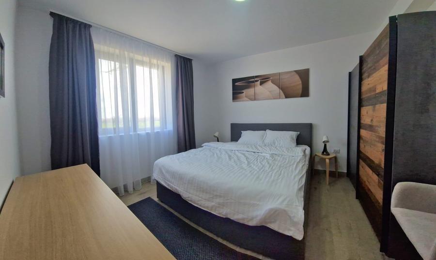 Apartament cu 2 camere semidecomandat în 1 Decembrie