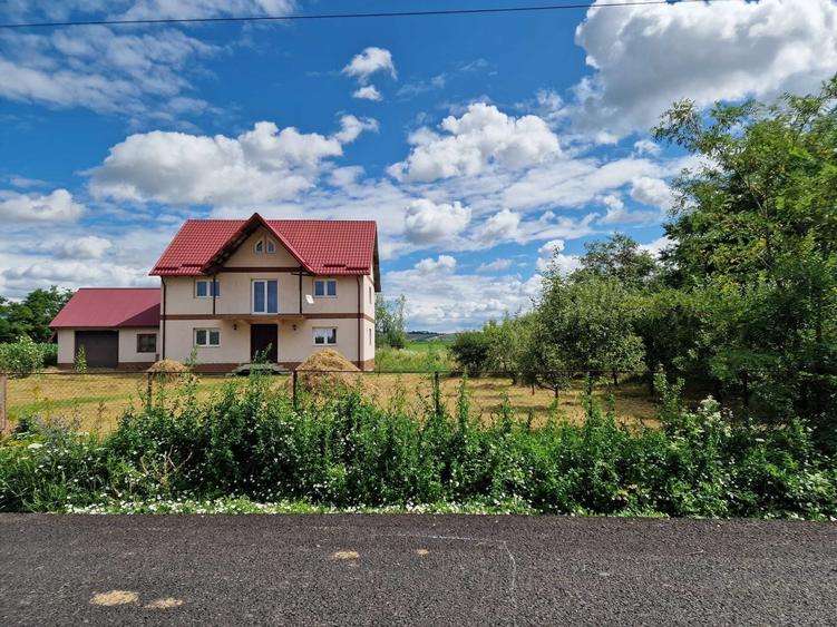 Casă cu 4 camere în Orțăști