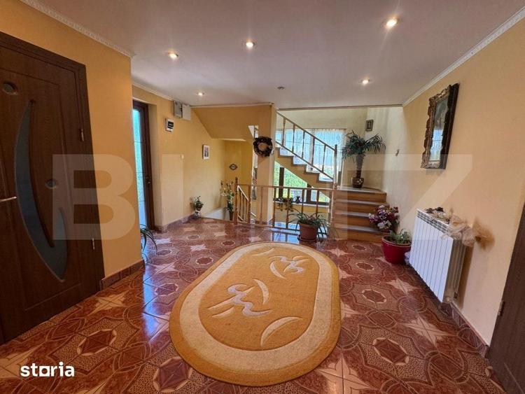 Casă cu 9 camere cu Teren 303 Mp în Central