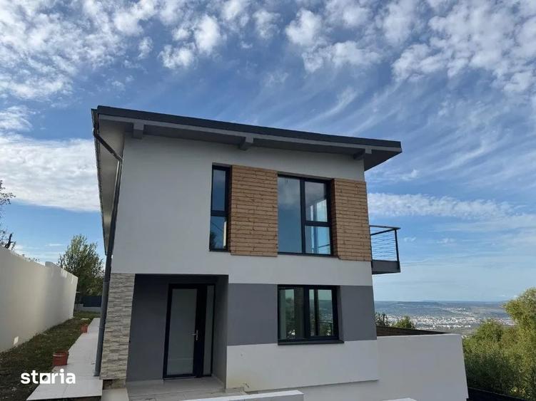 Casă cu 5 camere cu Teren 300 Mp în Florești