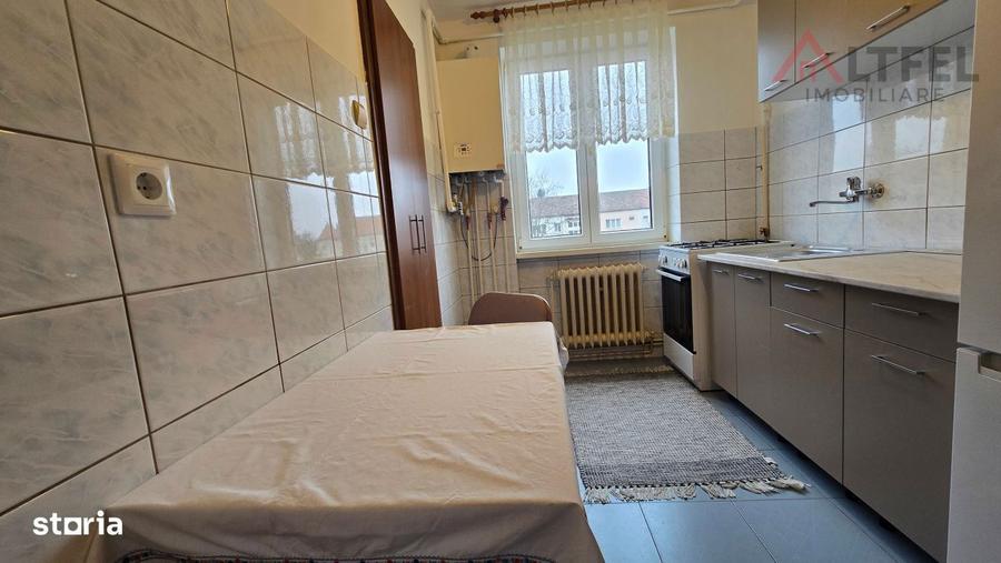 Apartament cu 4 camere decomandat, mobilat în Central