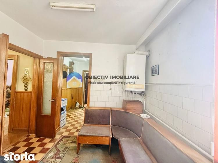 Apartament cu 4 camere semidecomandat, mobilat în Central