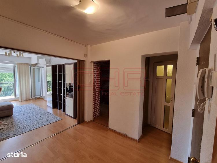 Apartament cu 3 camere decomandat, mobilat în Tei