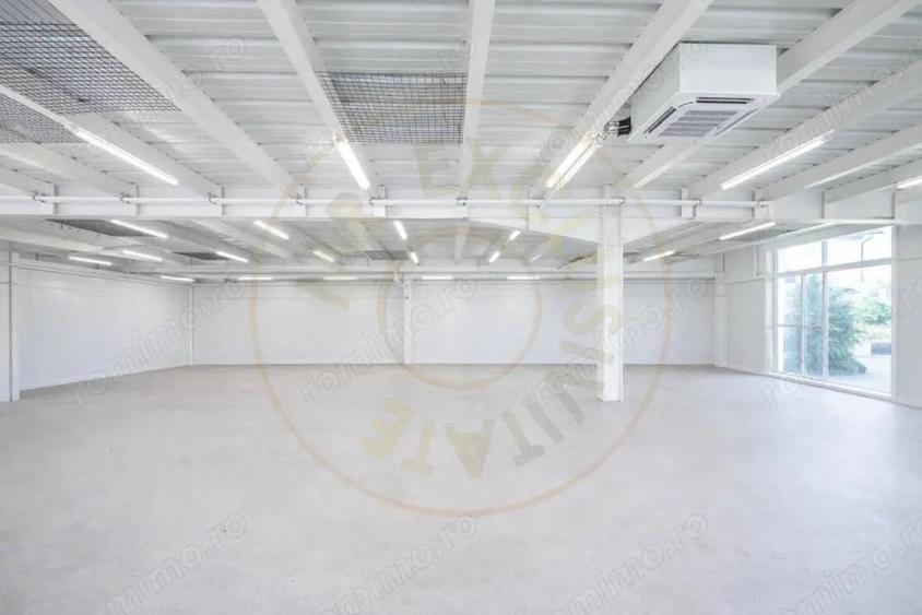 Spațiu comercial, de 598 mp, în Bradu