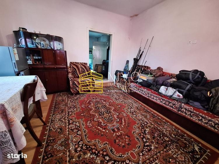 Casă cu 2 camere nedecomandat în Livezeni