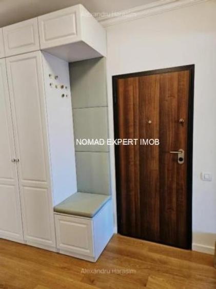 Apartament cu 3 camere în P-ța Victoriei