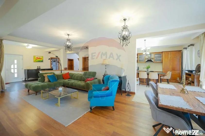 Casă cu 5 camere cu Teren 1000 Mp în Sânmartin