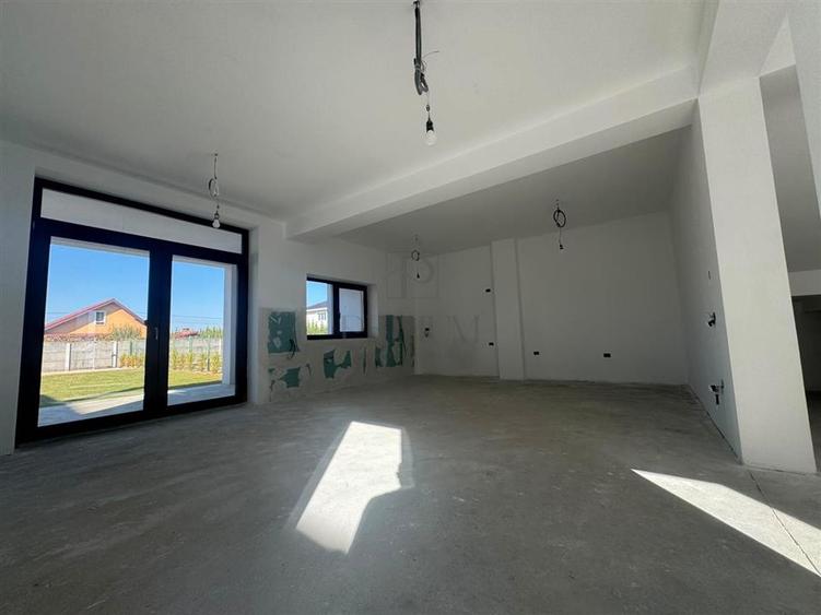 Duplex cu 5 camere cu Teren 340 Mp în Moșnița Nouă