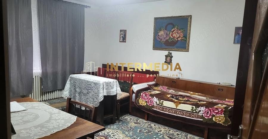 Casă individuală cu 3 camere cu Canalizare în Cetate