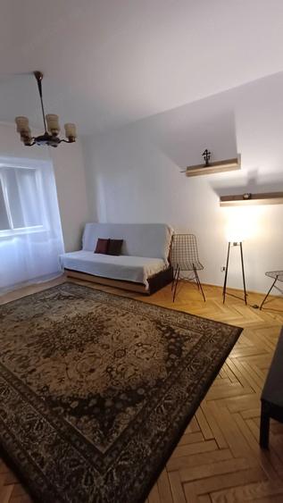 Apartament cu 3 camere decomandat, mobilat în Gară