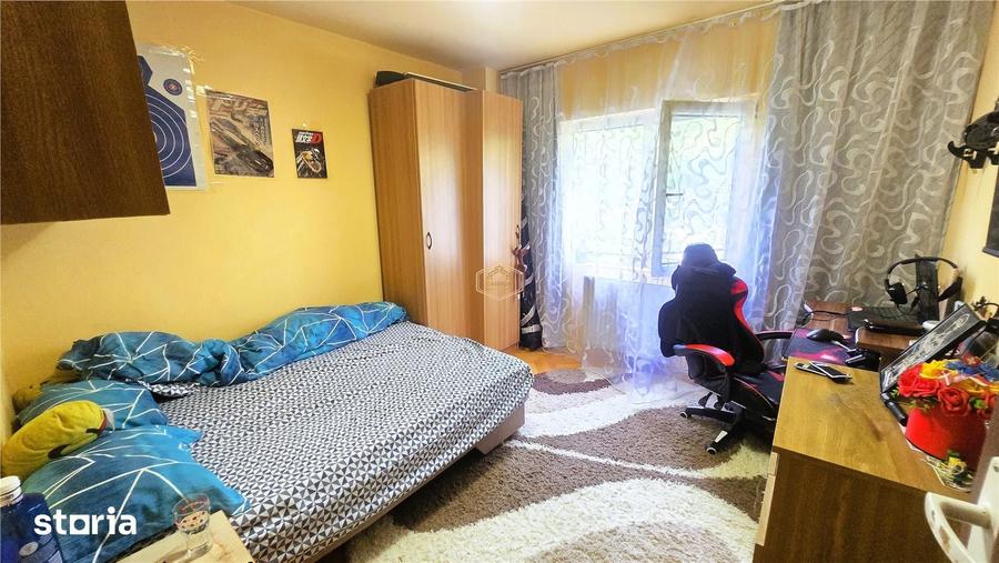 Apartament cu 3 camere semidecomandat în Micro 16