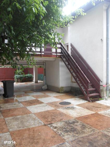 Casă cu 5 camere cu Teren 296 Mp în Tipografilor