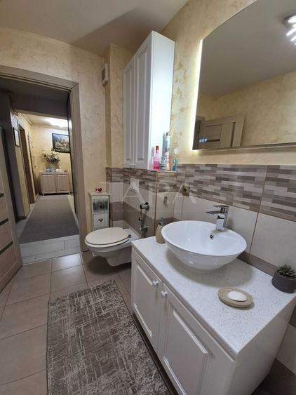 Apartament cu 2 camere semidecomandat, mobilat în Florești