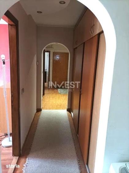 Apartament cu 3 camere decomandat în Nicolina